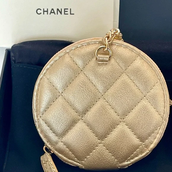NEW CHANEL MATELASSE COCO MARK YEAR CHAMPAGNE GOLD LAMBSKIN COIN/AIRPODS CASE - Picture 8 of 16
